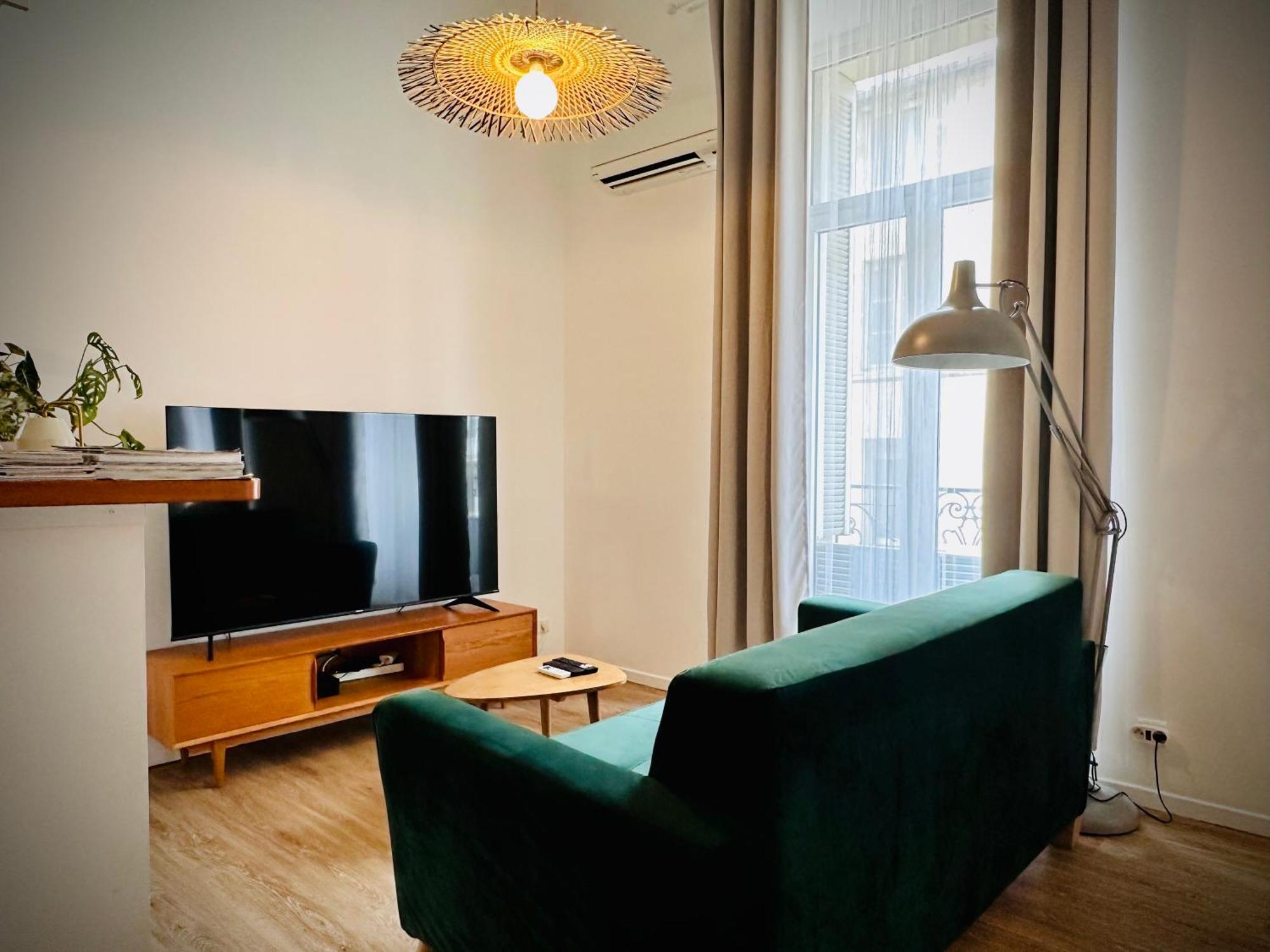 Duplex-Ceiling Height 1,9M-Free Private Parking-Self Check In !! Duplex Climatise-Hauteur Sous Plafond 1,9M-Parking Prive Gratuit-Arrivee Autonome !! Avinyon Dış mekan fotoğraf